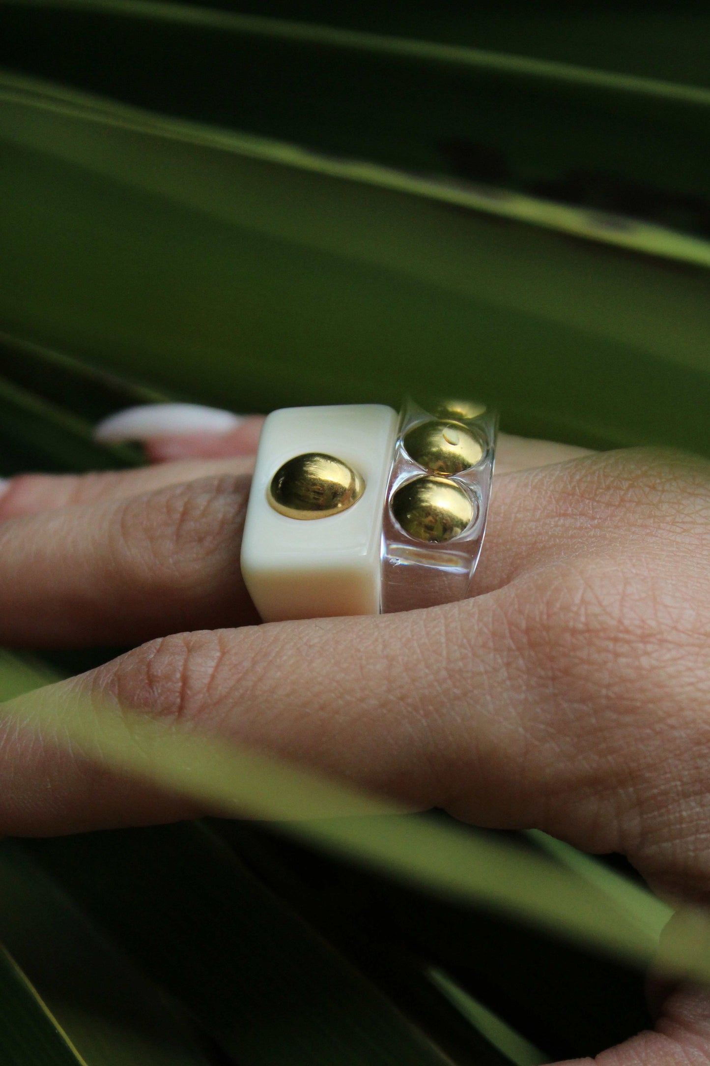 "MONO" ring