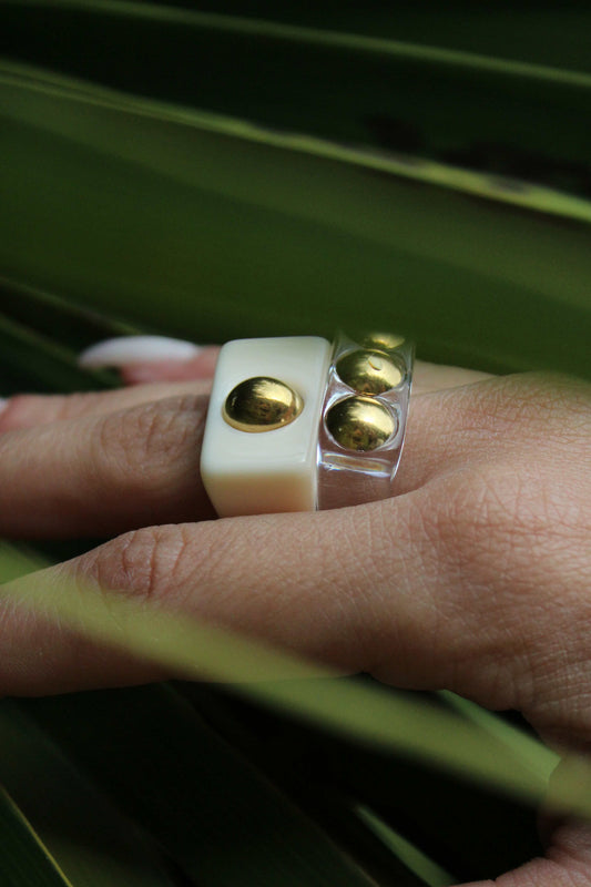 "MONO" ring